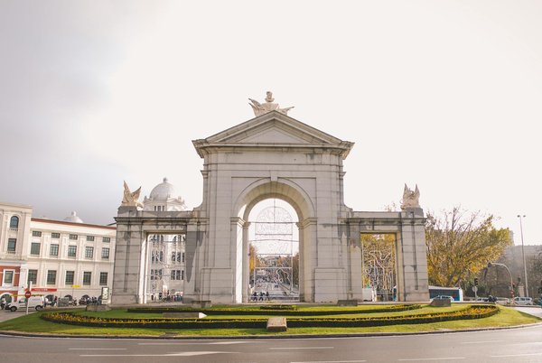 Comment organiser un séjour en Provence avec des cours de cuisine et des randonnées guidées?
