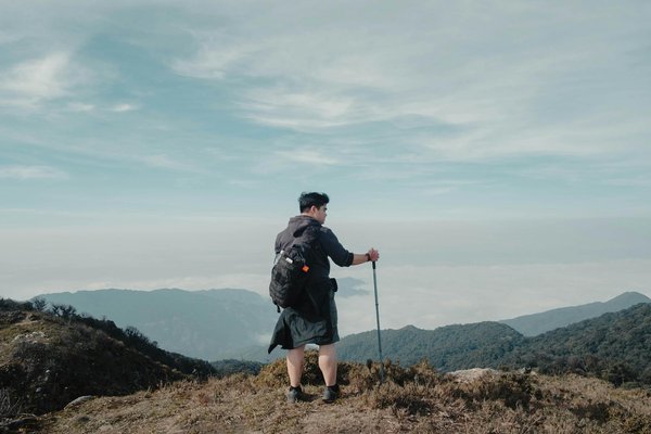 Comment planifier une visite des monastères perchés des Météores en Grèce?